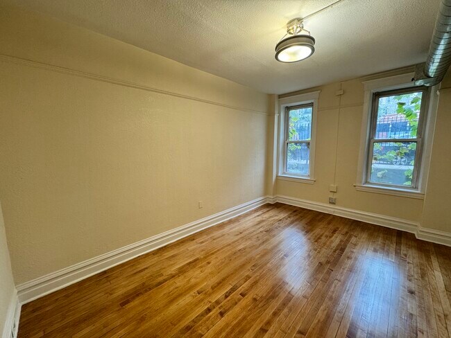 Building Photo - 1527 W Haddon Ave
