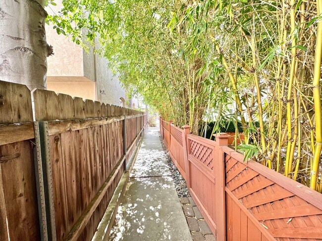 Building Photo - Cute North Park Bungalow! 2bd/1ba, 1 car garage, AC, W/D in-unit, fenced yard!
