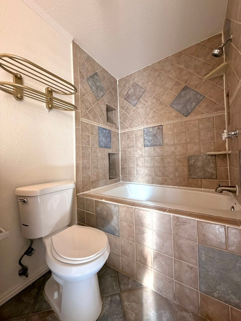 Building Photo - 13825 Beaver St