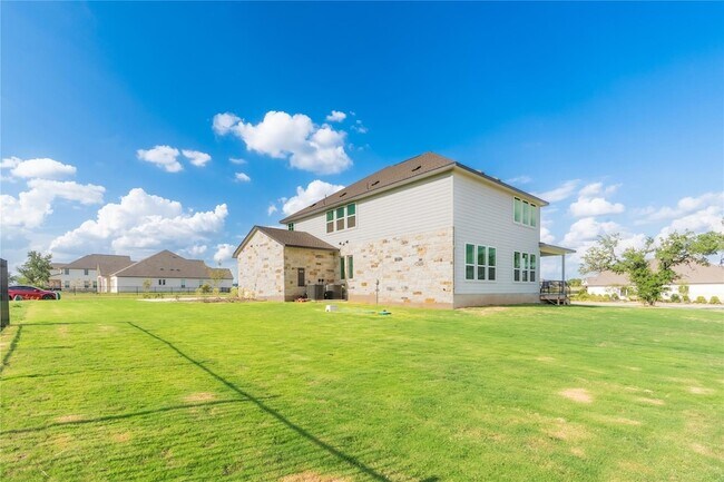 Building Photo - 301 Northcrest Dr