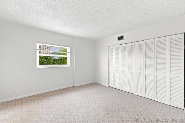 Building Photo - 1601 S Flagler Dr