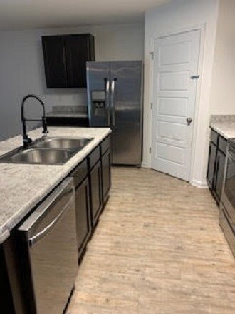 Building Photo - 519 E Marigold Dr