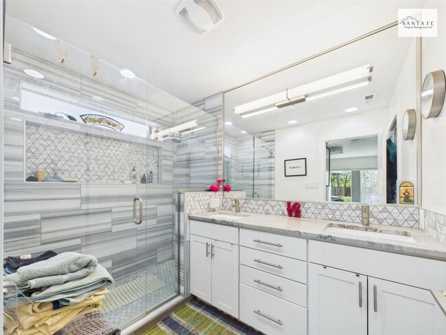 Building Photo - Beautifully Furnished and Equipped Property Available July 1, 2025 (possibly sooner) - March 15, ...