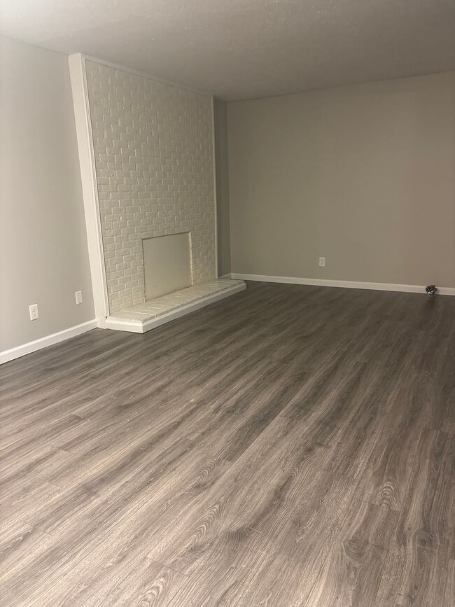 Building Photo - 23 Camelot Cove