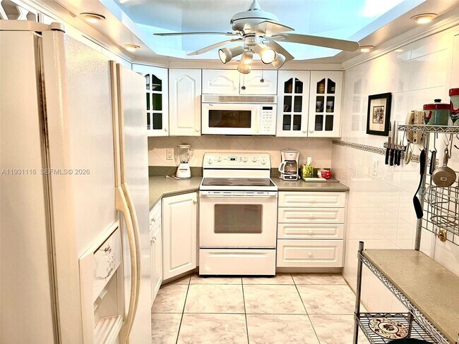 Building Photo - 3180 S Ocean Dr