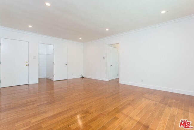 Building Photo - 1204 N Crescent Heights Blvd