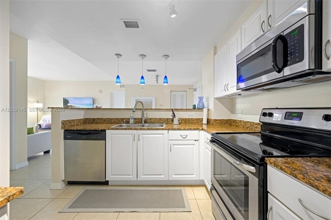 Building Photo - 215 SW 42nd Ave
