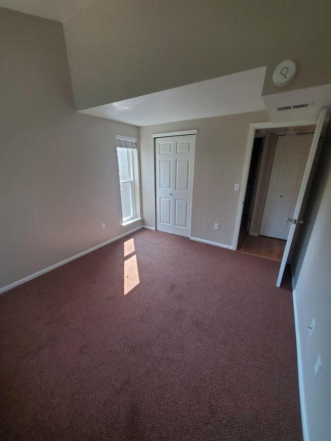 Building Photo - 2B/2B Updated Condo with Loft in the Seaso...