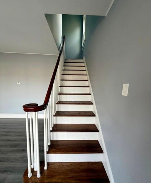 Building Photo - 28 7th Ave