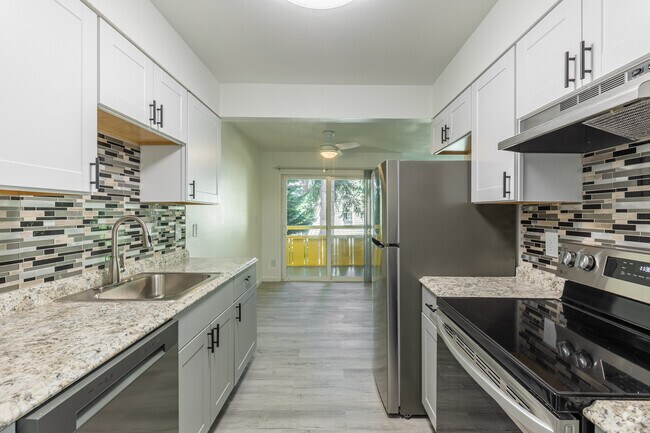 3BR, 2BA - 1204SF - Kitchen - Images Springcreek Apartments