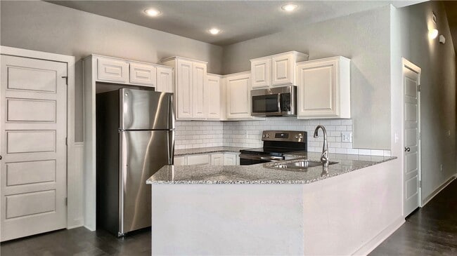 Building Photo - 1690 N Izard Ln