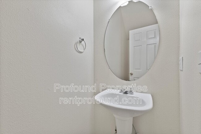 Building Photo - 17634 SW September Ln