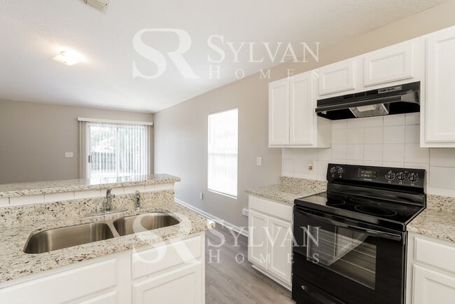 Building Photo - Experience the Lifestyle awaiting you!