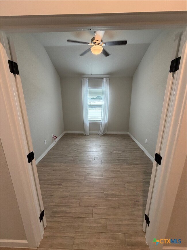 Building Photo - 1100 RIVER WOOD