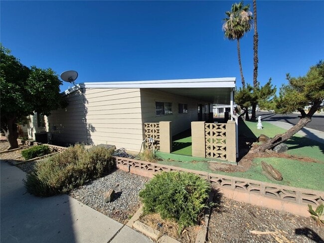 Building Photo - 1006 San Nicolas St