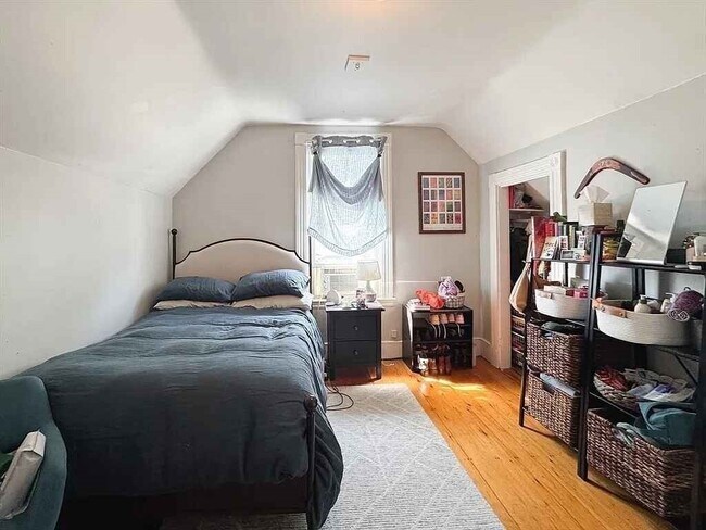 Building Photo - 57 Bartlett St