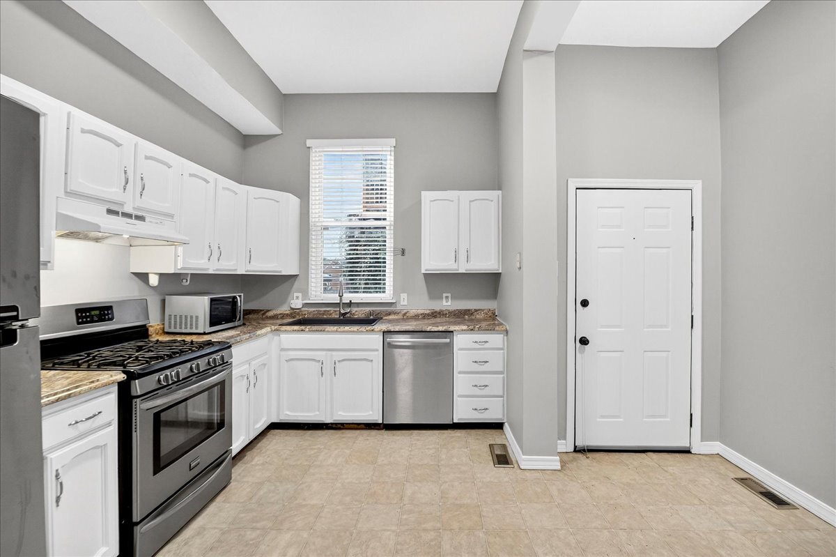 Building Photo - 2350 S 10th St