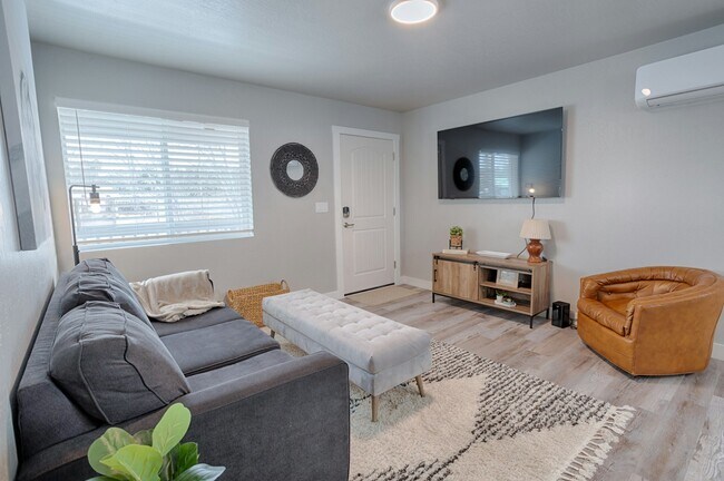 Building Photo - 1110 West Woodland Lake Road, Unit B