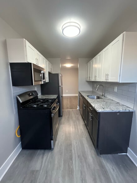 Building Photo - 431 Park Ave