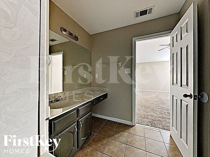 Building Photo - 8371 Palm Springs Dr