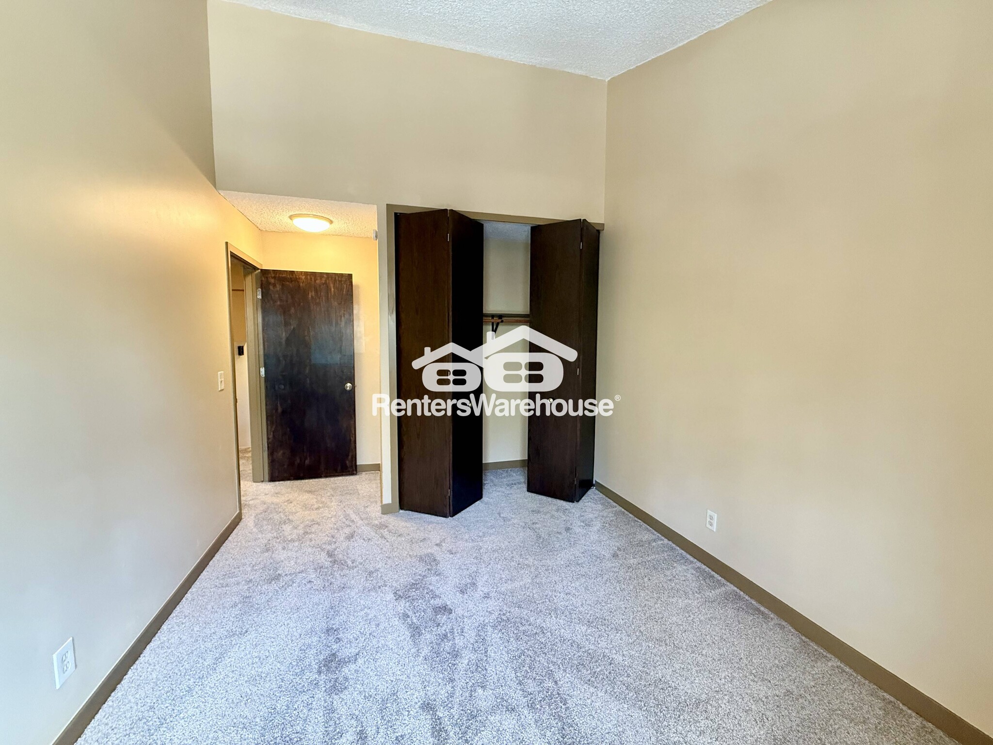 Building Photo - 14320 Fairway Dr