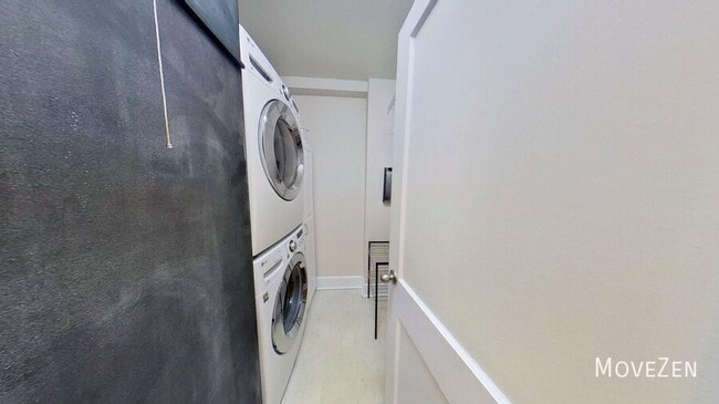 Building Photo - 2425 Vail Ave