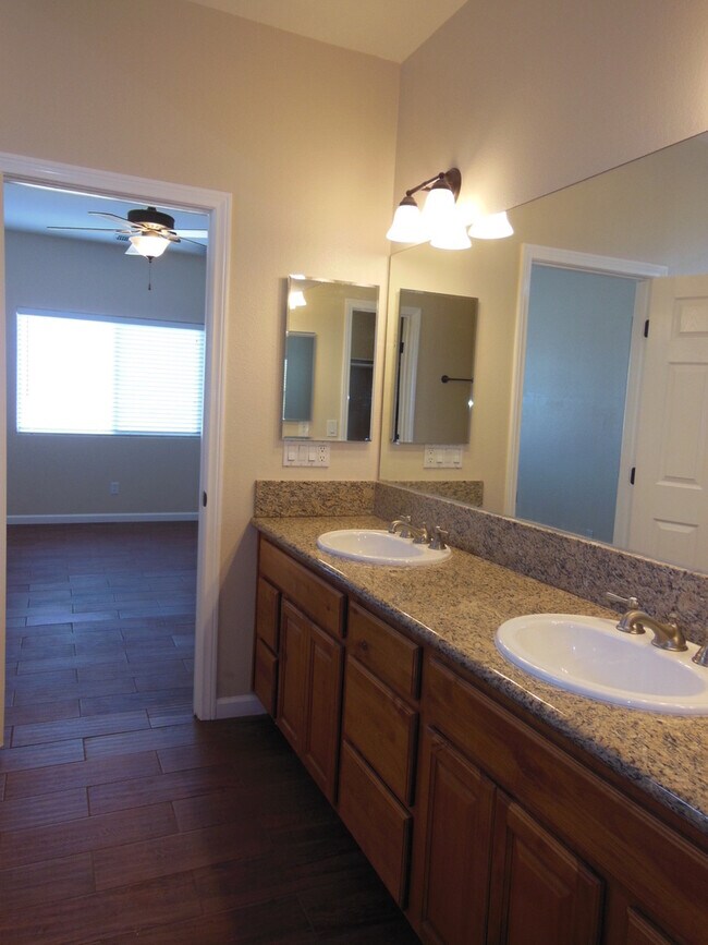 Building Photo - Swamp Cooler, Central AC and Tile Throughout!