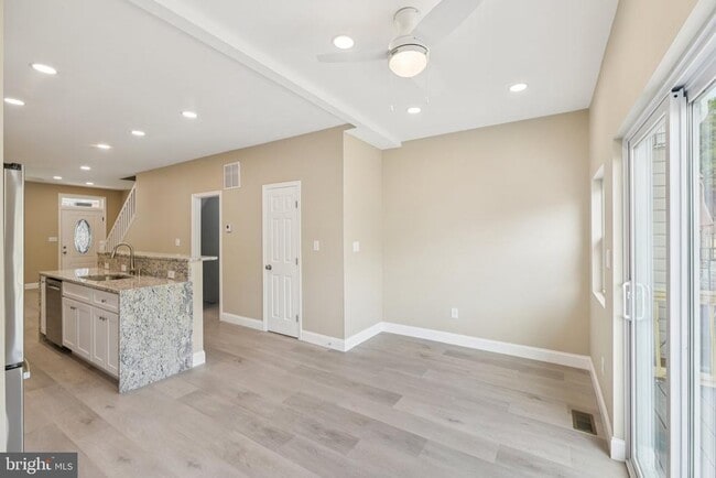 Building Photo - 729 Madison St NW