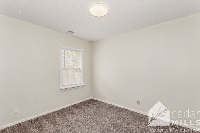 Building Photo - Over 1300 sq. feet in East Central Wichita