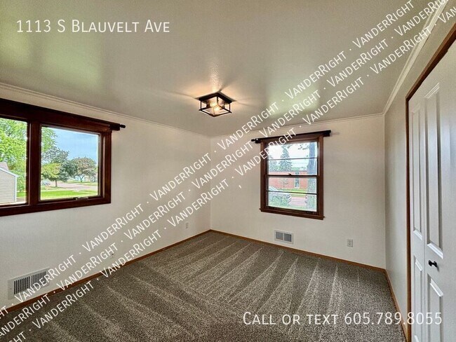 Building Photo - 1113 S Blauvelt Ave
