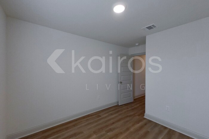 Building Photo - 17611 Carlisle Ave