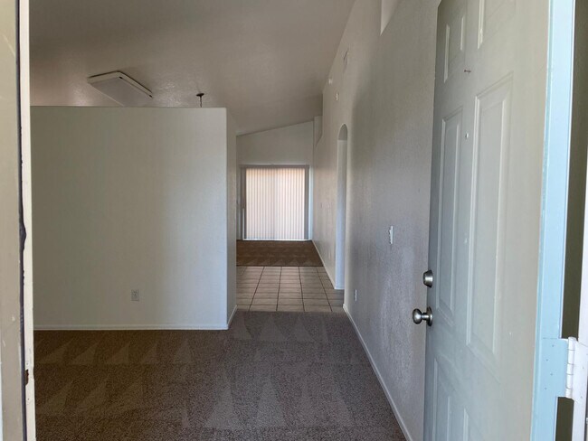 Building Photo - 6831 S 33rd Dr