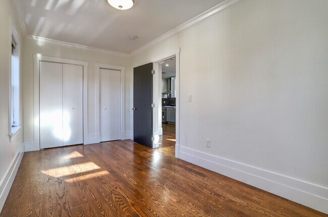 Building Photo - 40 Grant St