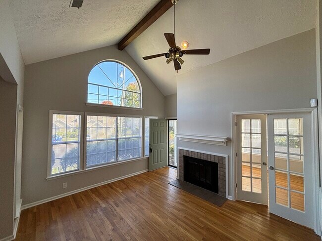 Building Photo - Cherry Hill condo, highly desired!
