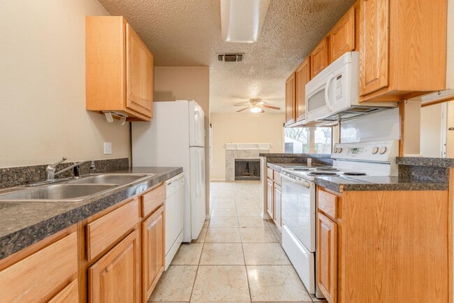 Building Photo - 9402 Valley Ridge