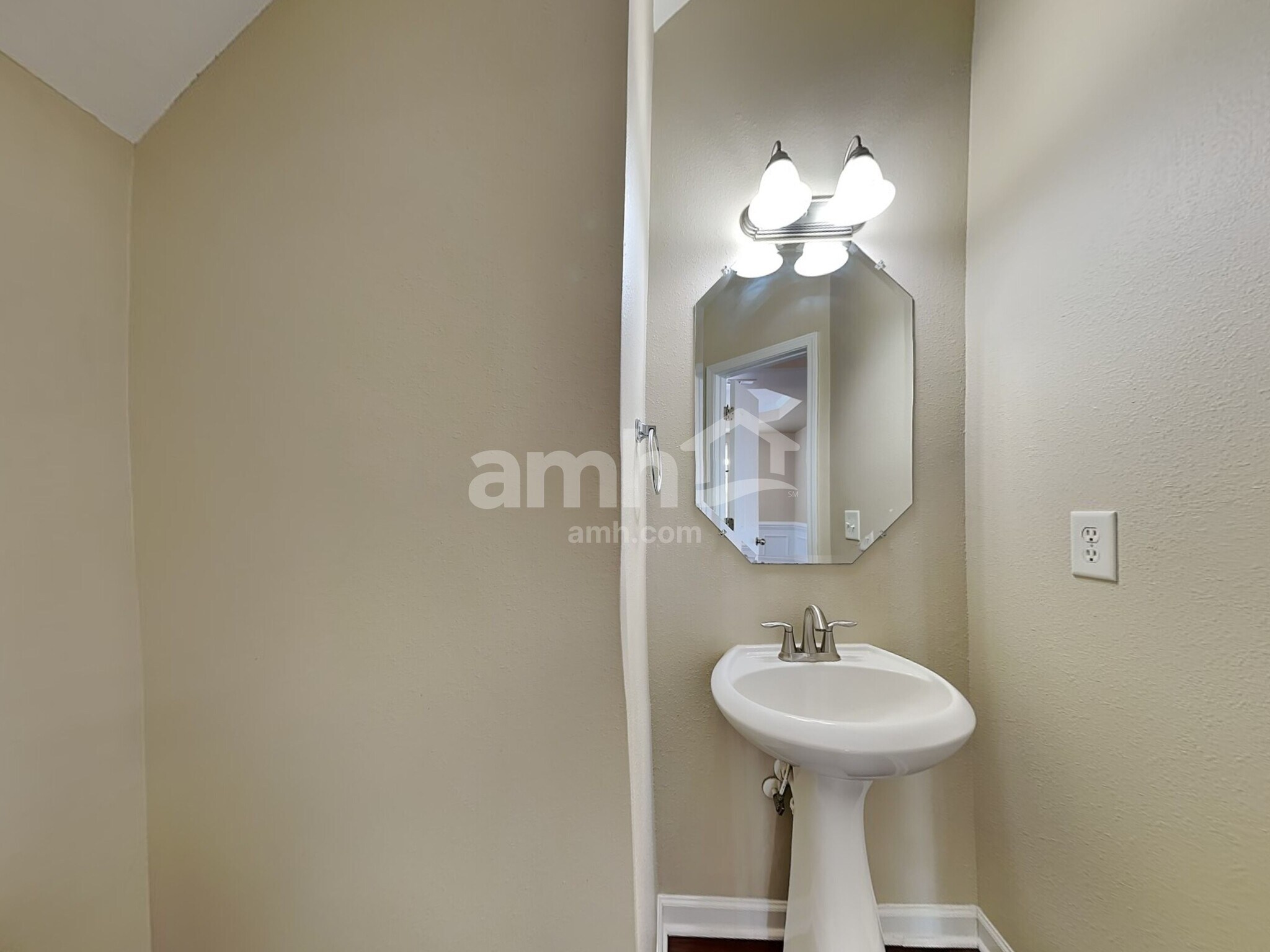 Building Photo - 2572 Viola Ct