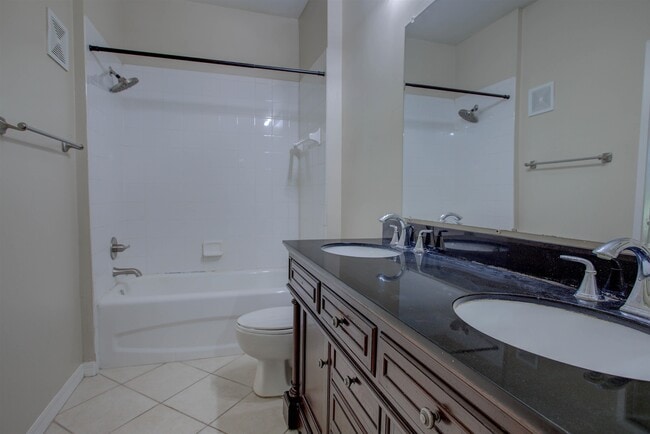 Building Photo - 520 Florida Club Blvd