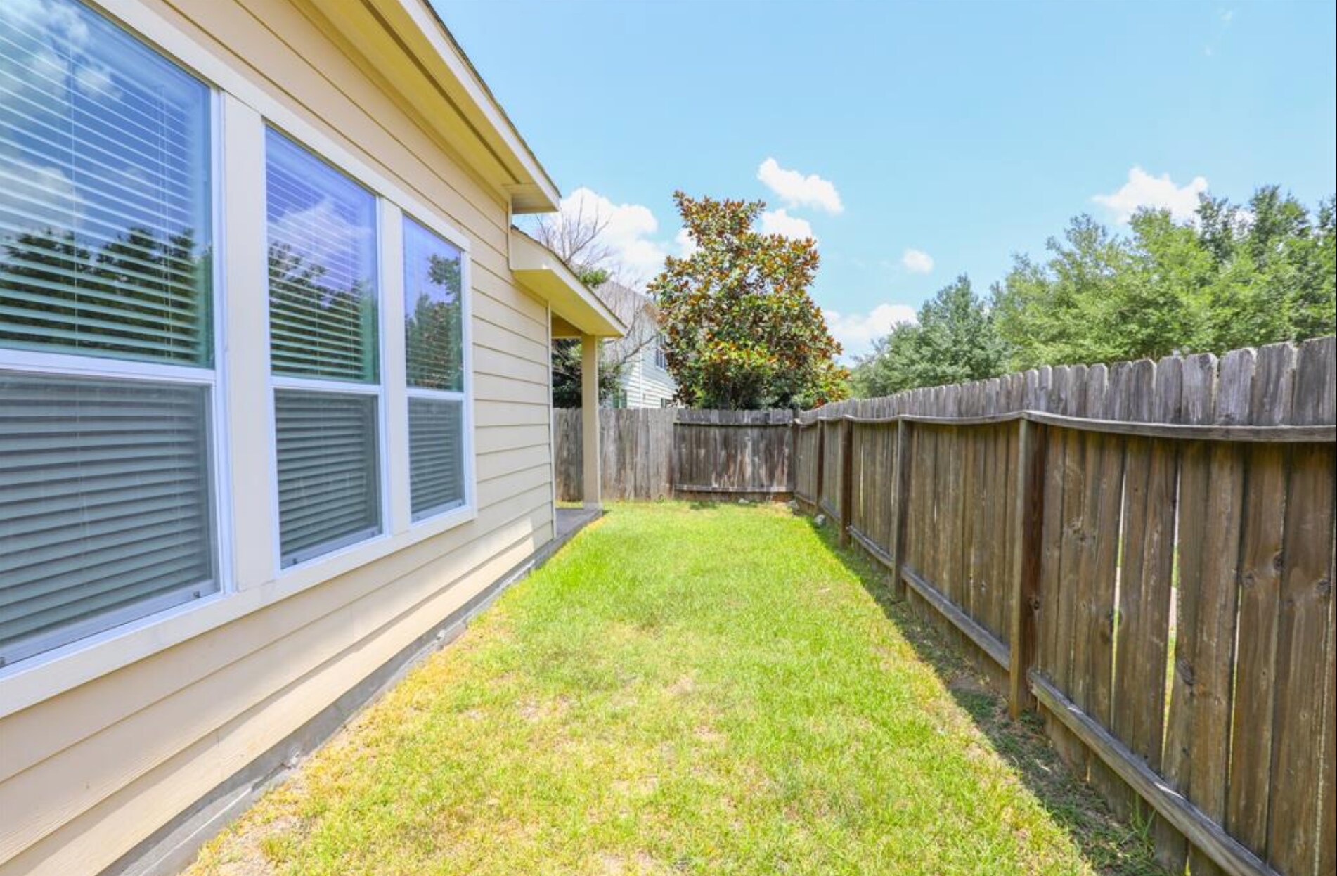 Building Photo - 12827 Pecan Shores Dr