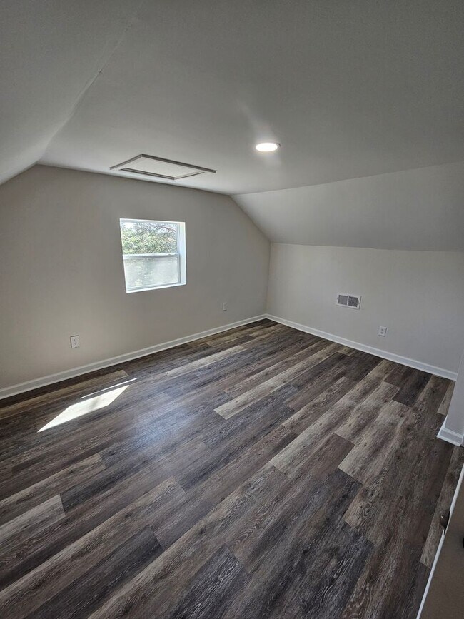 Building Photo - 3-Bedroom 2 Bath, 2-story home ready for you to call home today!