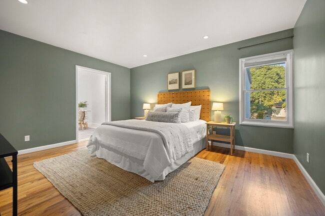 Building Photo - 701 Canada St