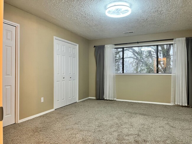 Building Photo - 13806 NW 10th Ct