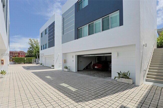 Building Photo - 7520 SW 59th St