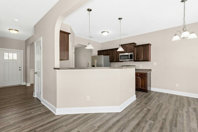 Building Photo - Charming and Freshly Updated Cul-de-Sac Home in Sanford!