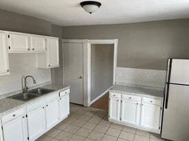 Building Photo - 1108 E 3rd St