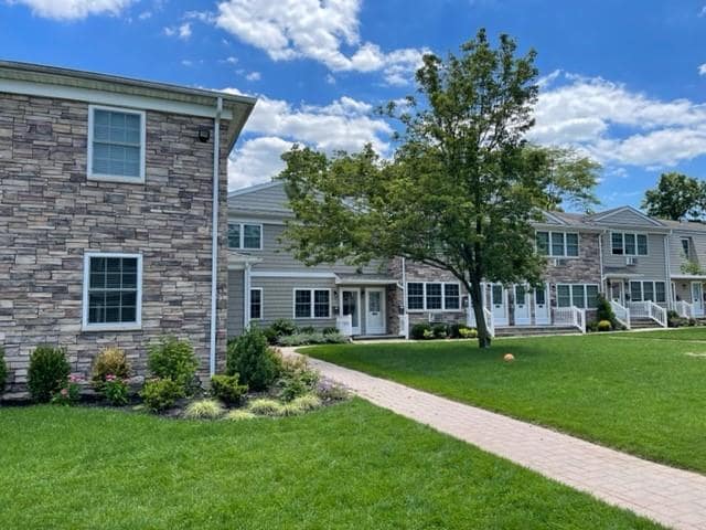 Building Photo - 45 Fairfield Way
