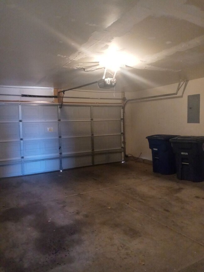 Building Photo - 9900 Sunshine Mesa Dr NW
