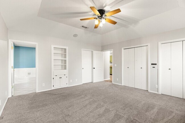 Building Photo - 3701 Oakmont Dr