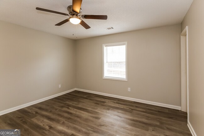 Building Photo - 2535 Valient Dr