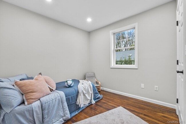 Building Photo - 78 E Maltbie Ave