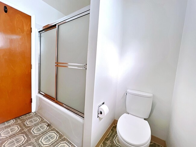 Building Photo - 3385 SE 10th Ave